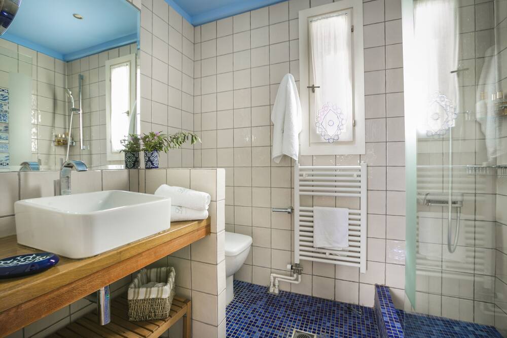 Photo of Bathroom in Logarata
