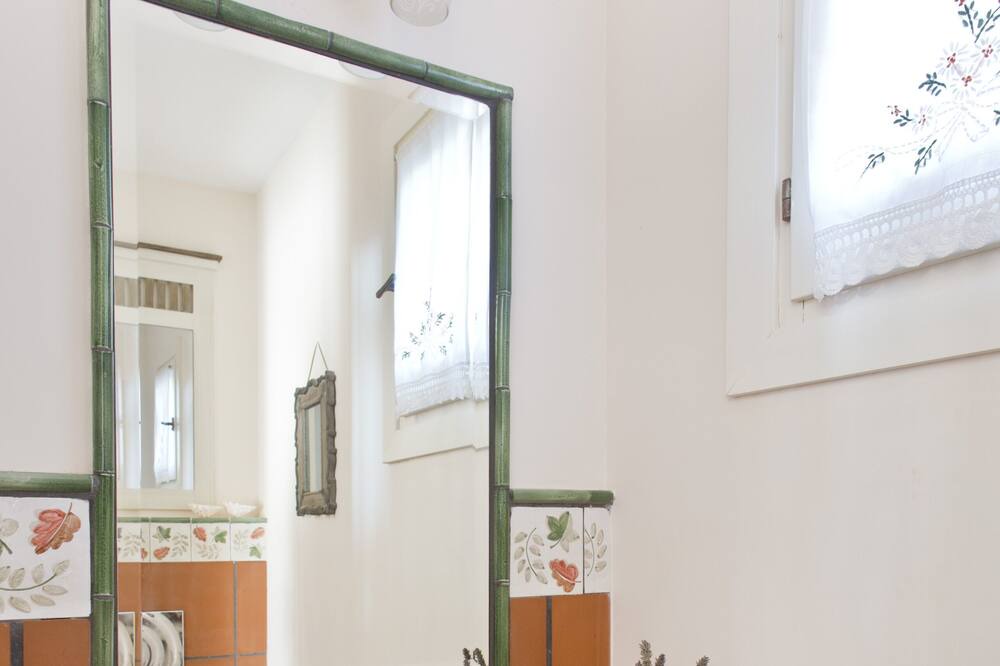 Photo of Bathroom in Logarata