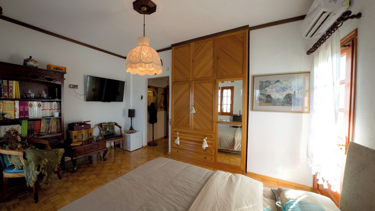 Photo of Bedroom in Thermi