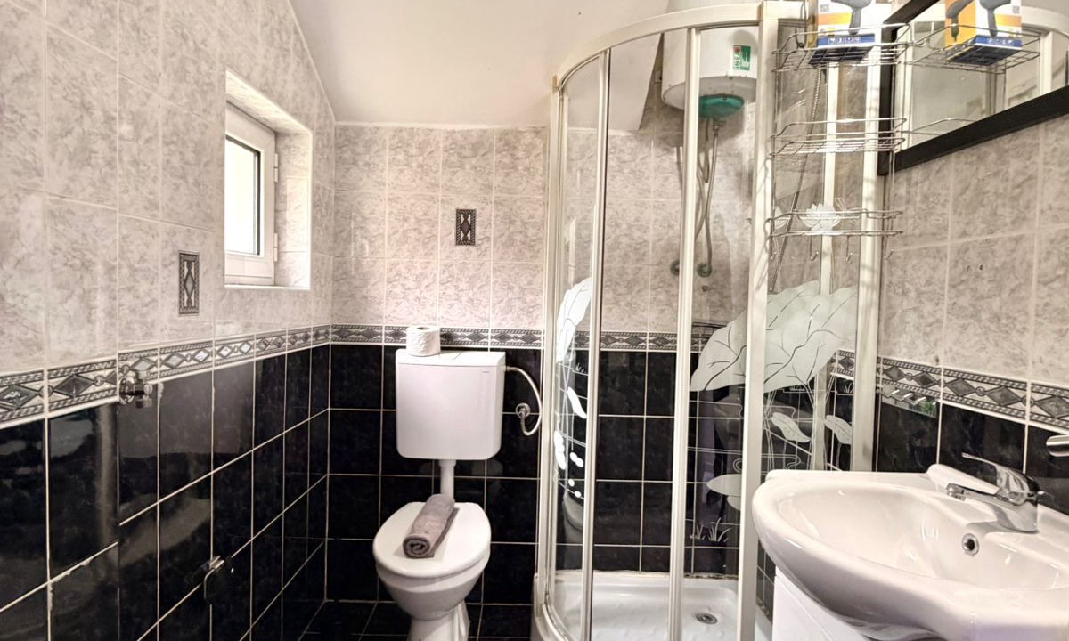 Photo of Bathroom in Maini
