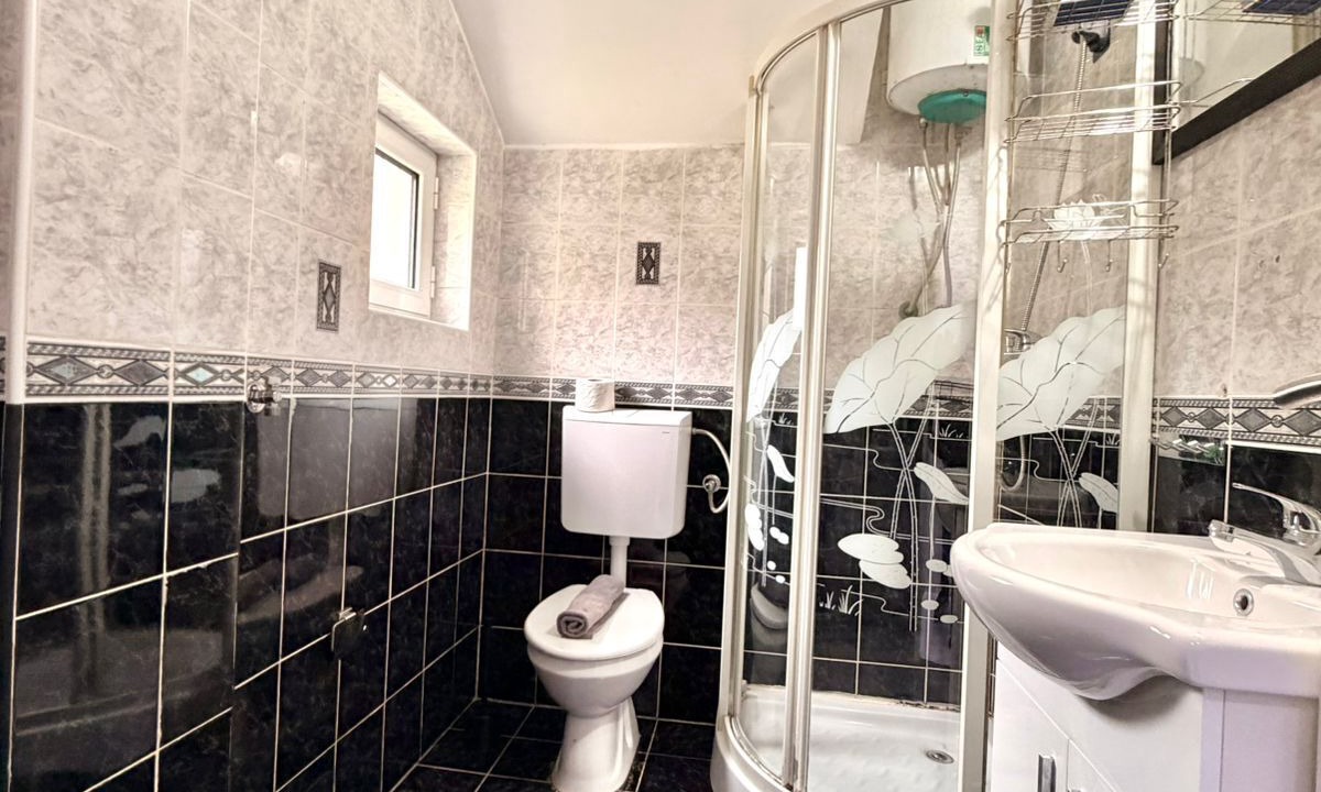 Photo of Bathroom in Maini