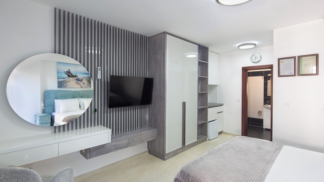 Photo of Bedroom in Maini