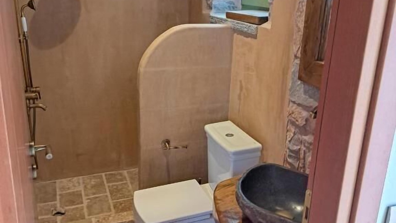 Photo of Bathroom in East Mani