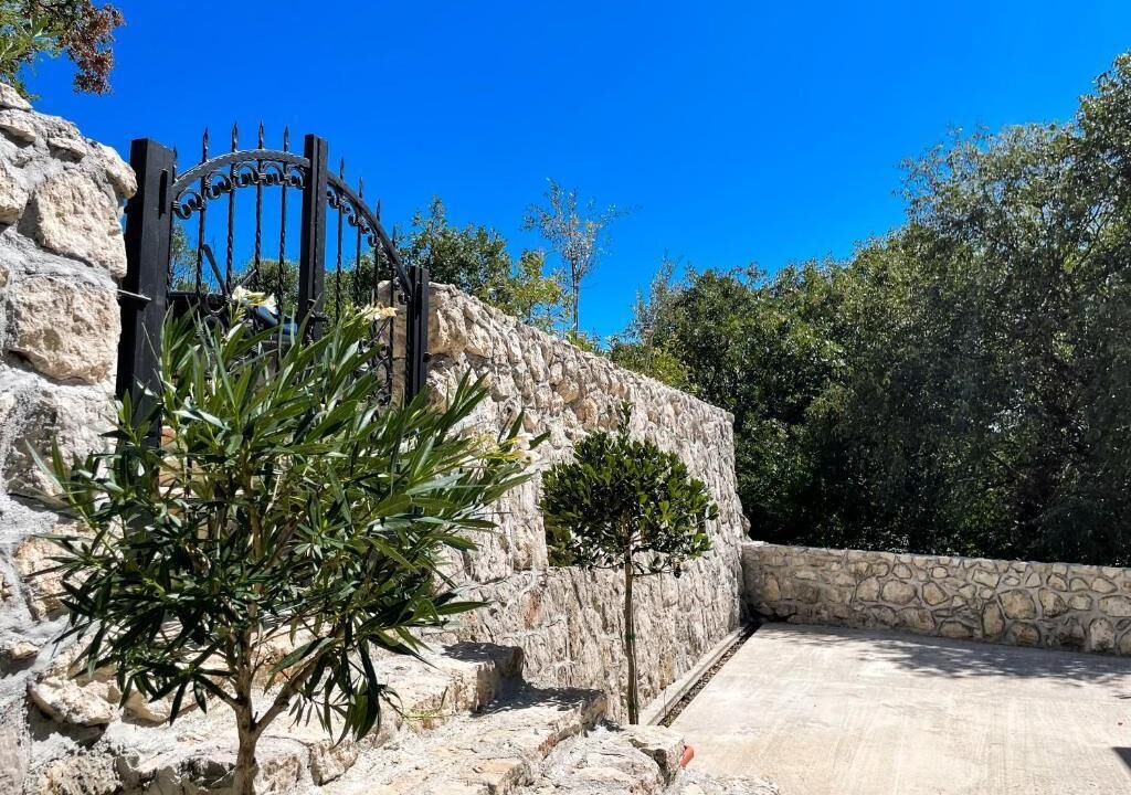 Photo of Patio Balcony in Karuc
