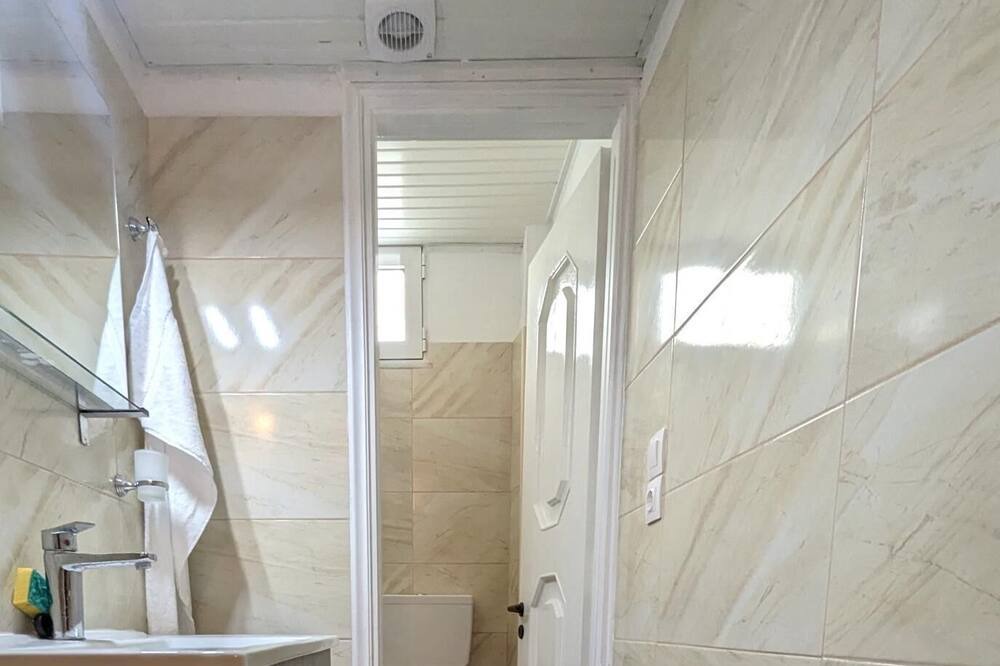 Photo of Bathroom in Kamena Vourla