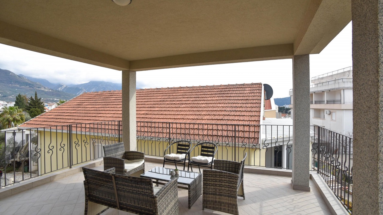 Photo of Patio Balcony in Bar