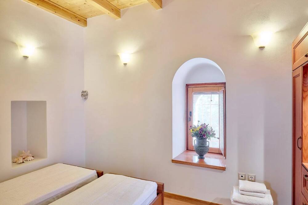 Photo of Bedroom in Kardamyli
