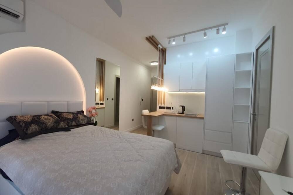 Photo of Bedroom in Maini