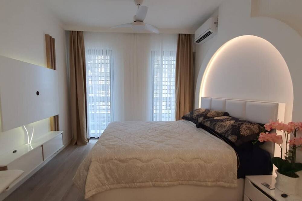 Photo of Bedroom in Maini