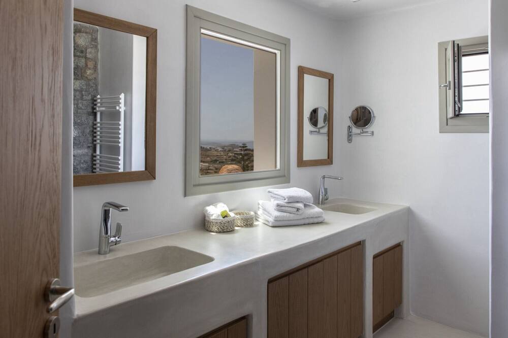 Photo of Bathroom in Plintri