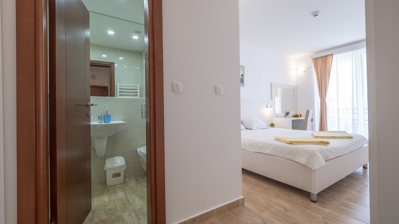 Photo of Bedroom in Maini