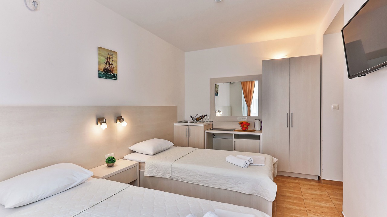 Photo of Bedroom in Maini