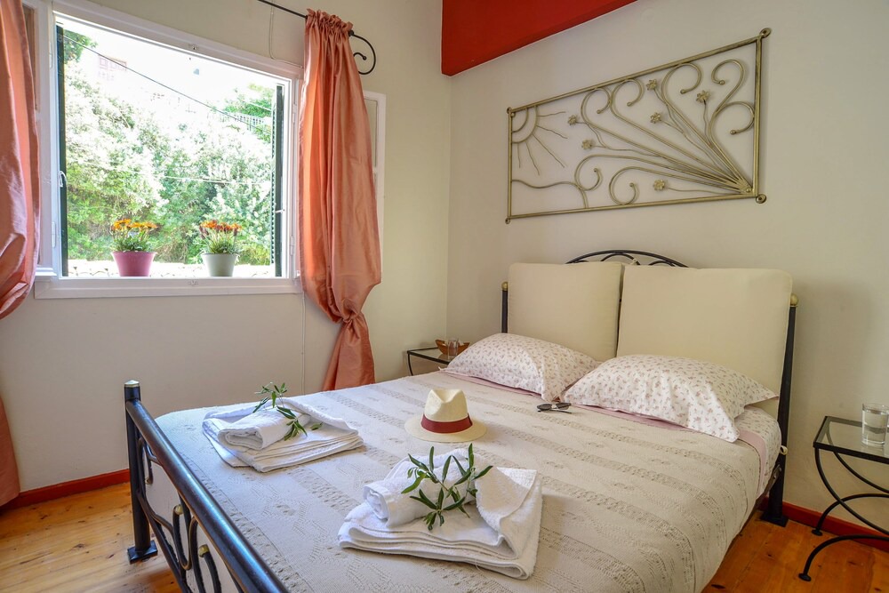 Photo of Bedroom in Longos