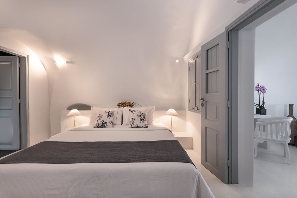 Photo of Bedroom in Oia