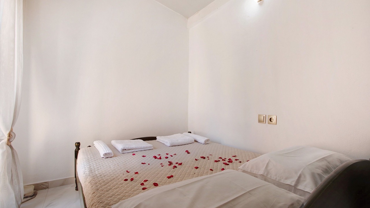 Photo of Bedroom in Ano Volimes