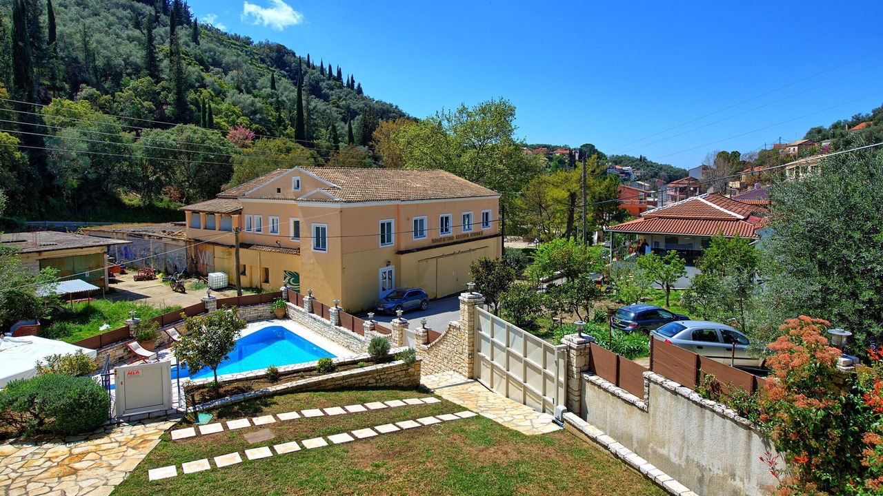 Photo of Outdoor in Petaleia