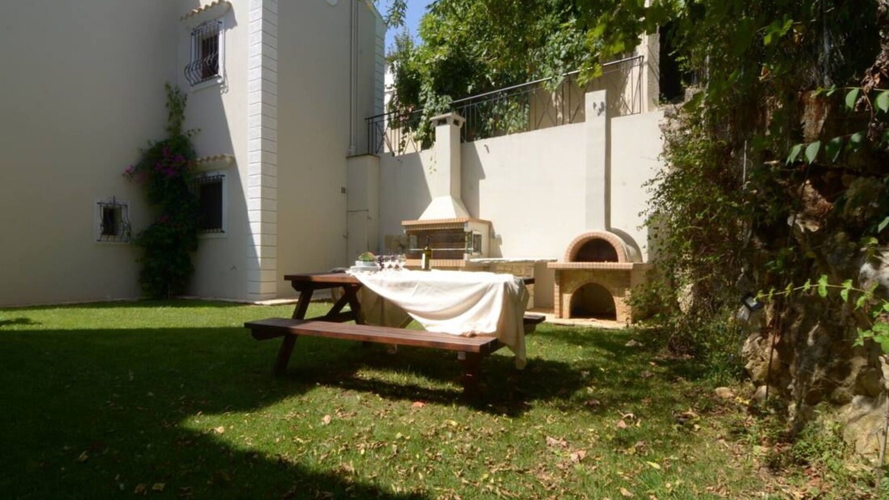Photo of Outdoor in Petaleia