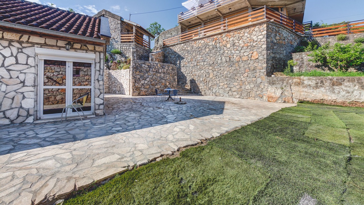Photo of Outdoor in Dodosi