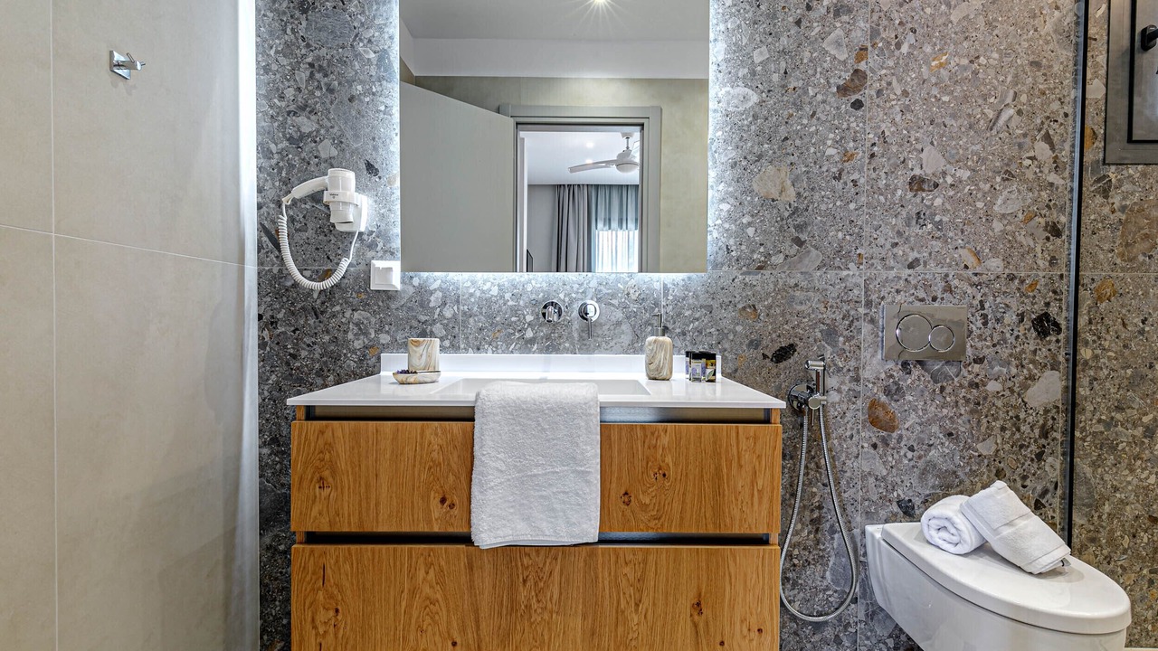 Photo of Bathroom in Chlomos