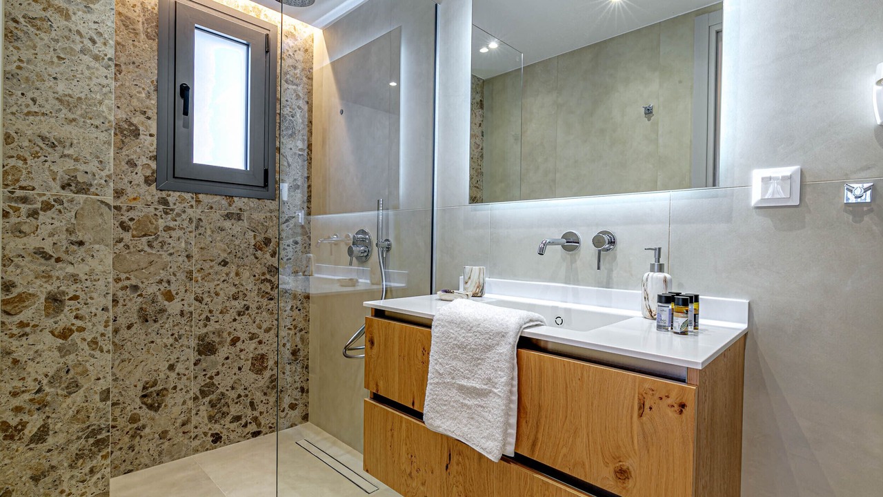 Photo of Bathroom in Chlomos
