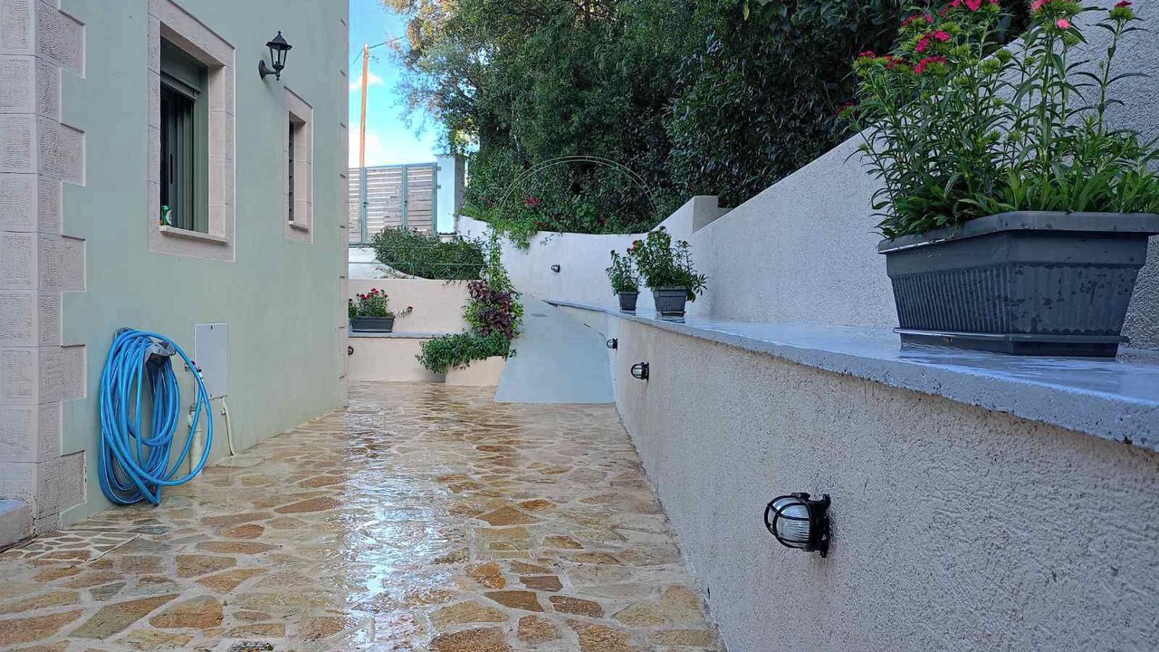 Photo of Patio Balcony in Kariotai