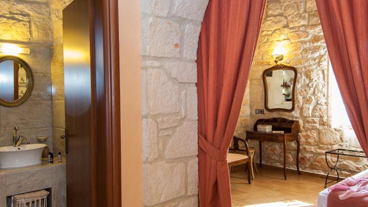 Photo of Bathroom in Neromilos