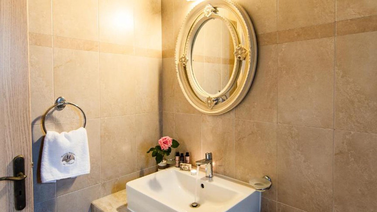 Photo of Bathroom in Neromilos