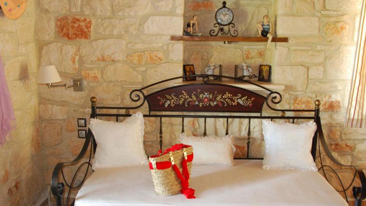 Photo of Bedroom in Neromilos