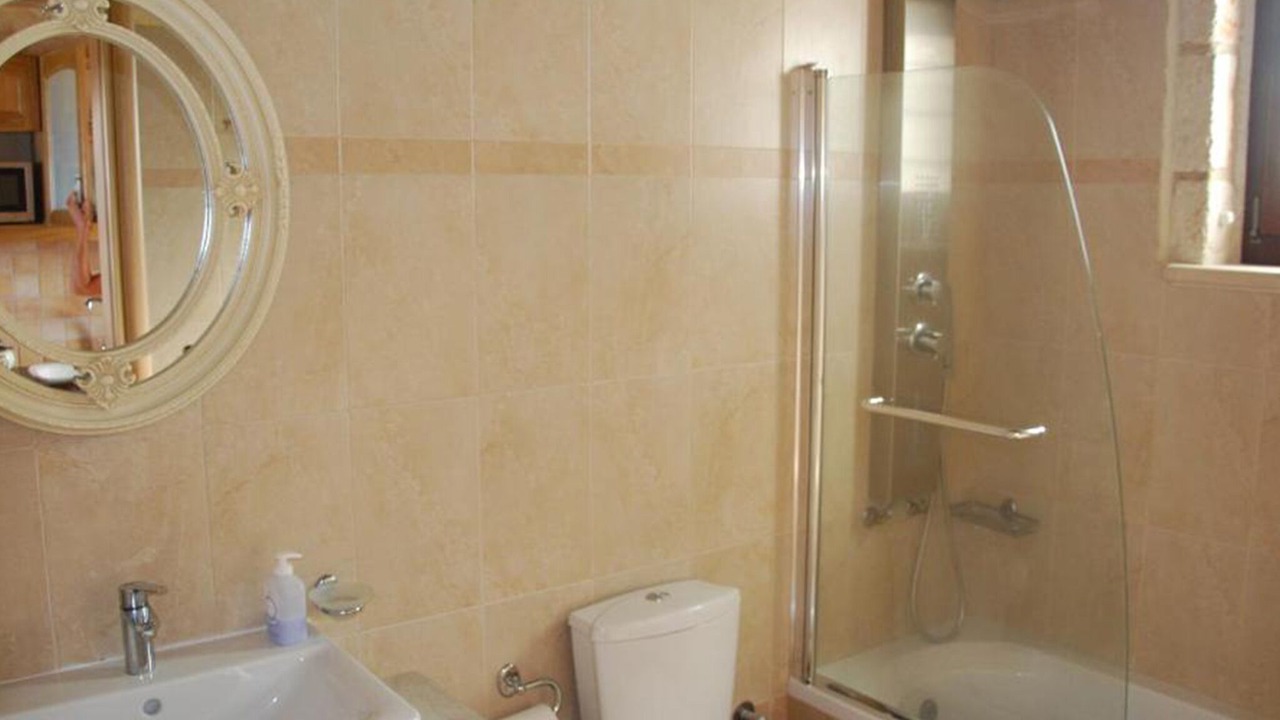 Photo of Bathroom in Neromilos