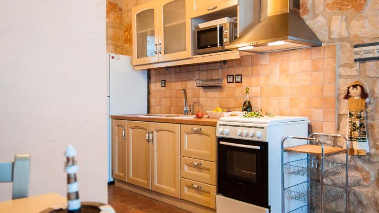 Photo of Kitchen in Neromilos