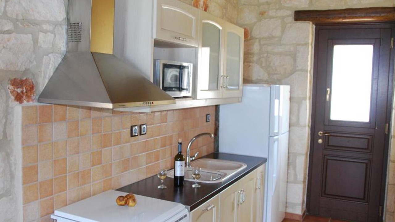 Photo of Kitchen in Neromilos