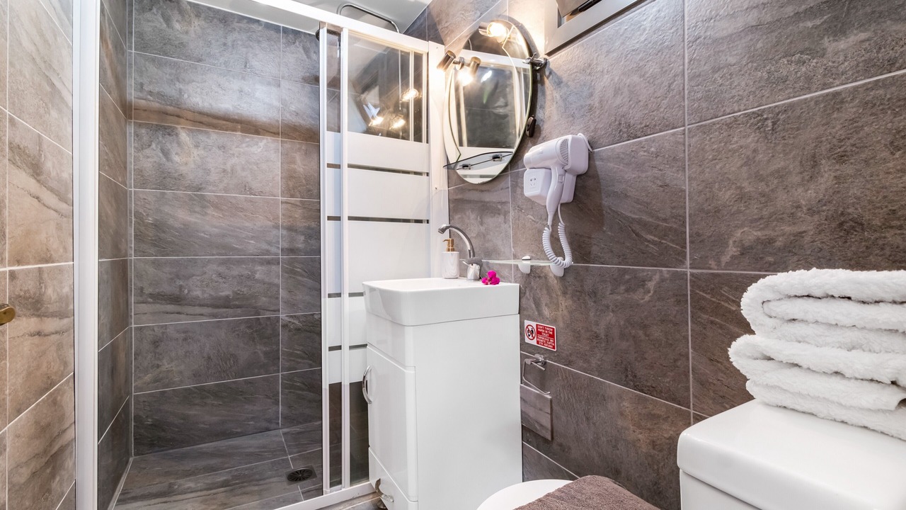 Photo of Bathroom in Geni