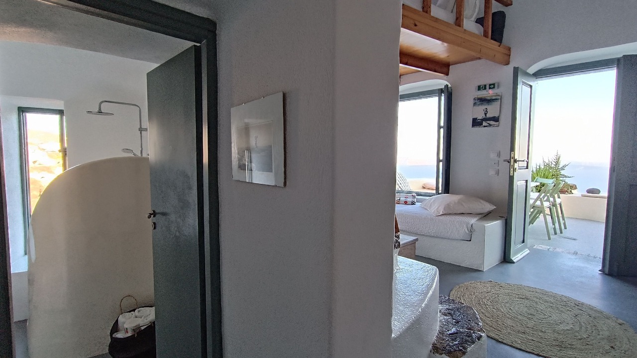 Photo of Bedroom in Oia