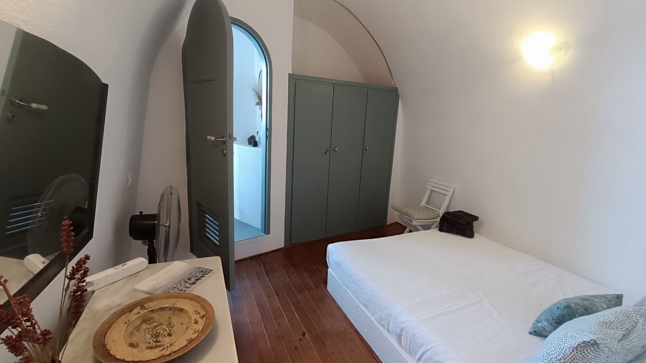 Photo of Bedroom in Oia