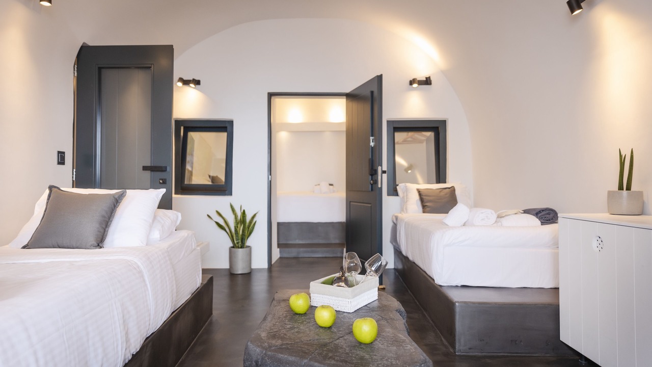 Photo of Bedroom in Oia