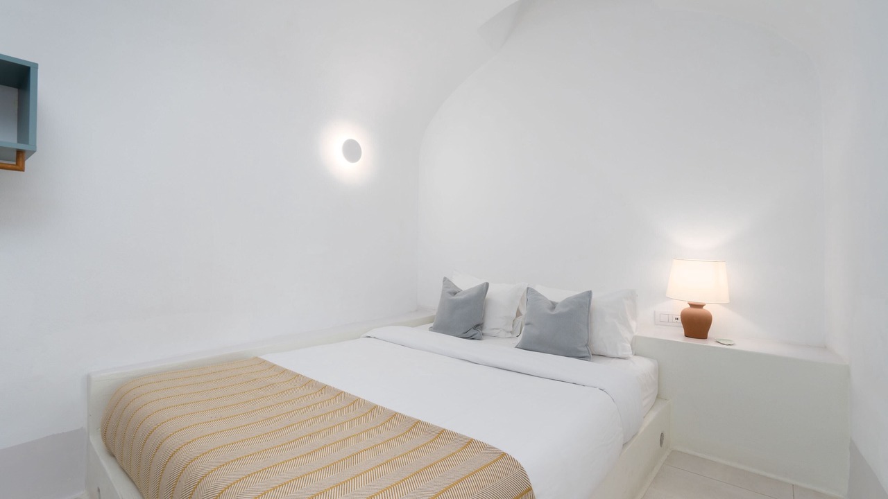 Photo of Bedroom in Oia
