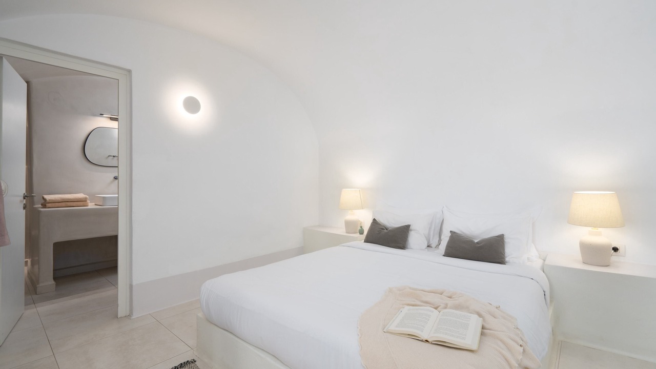 Photo of Bedroom in Oia