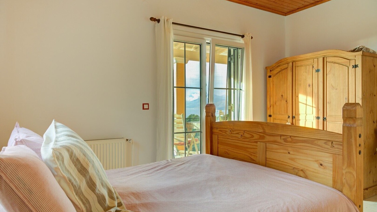 Photo of Bedroom in Petaleia