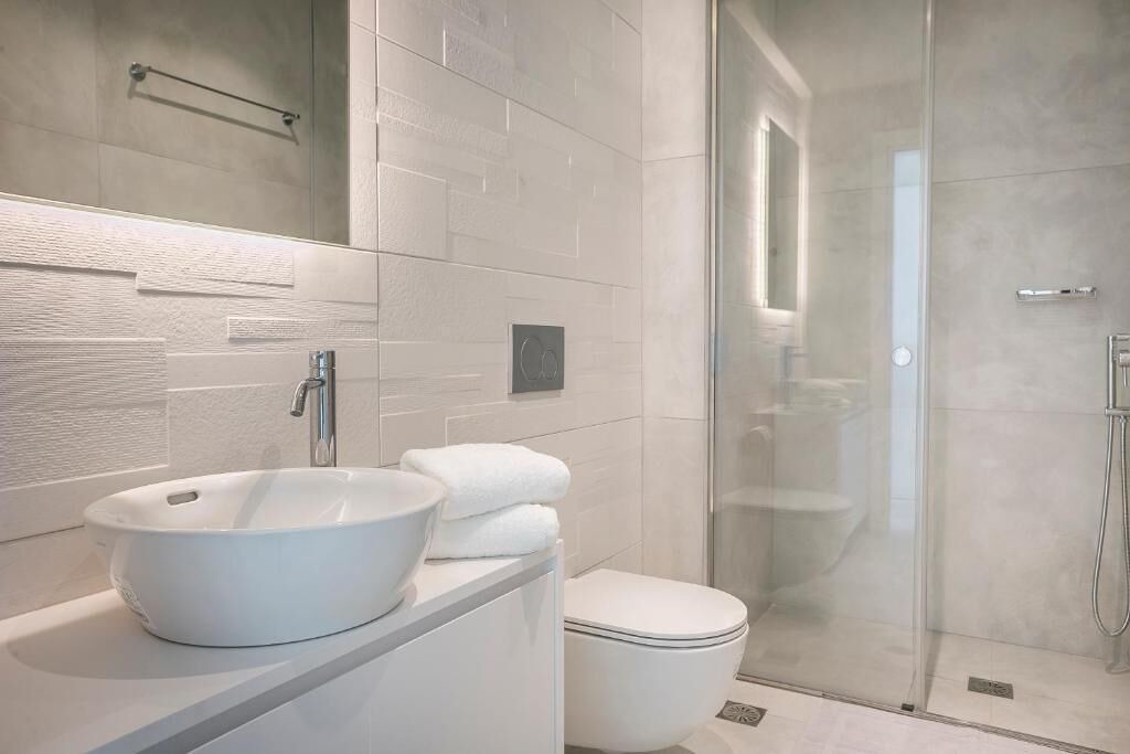 Photo of Bathroom in Plateies