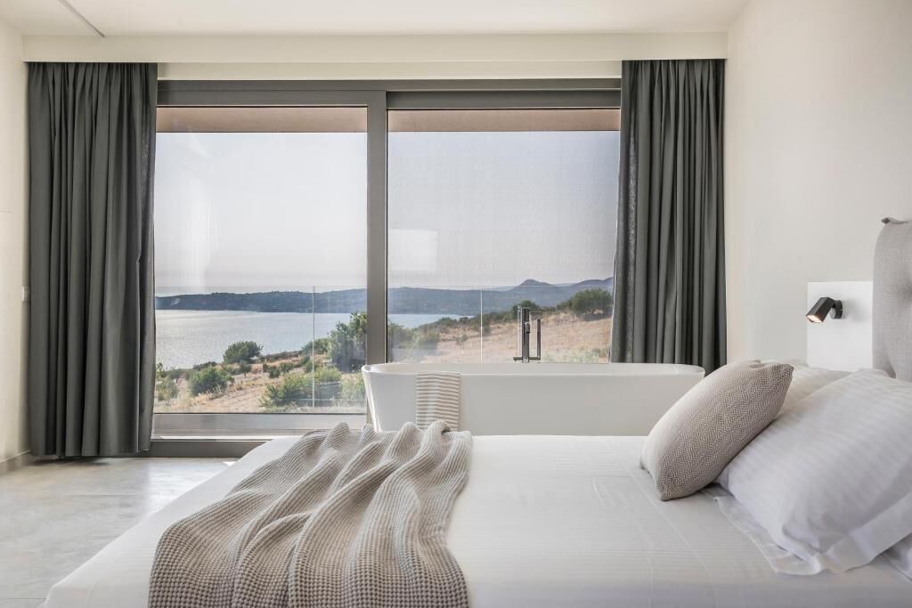Photo of Bedroom in Plateies