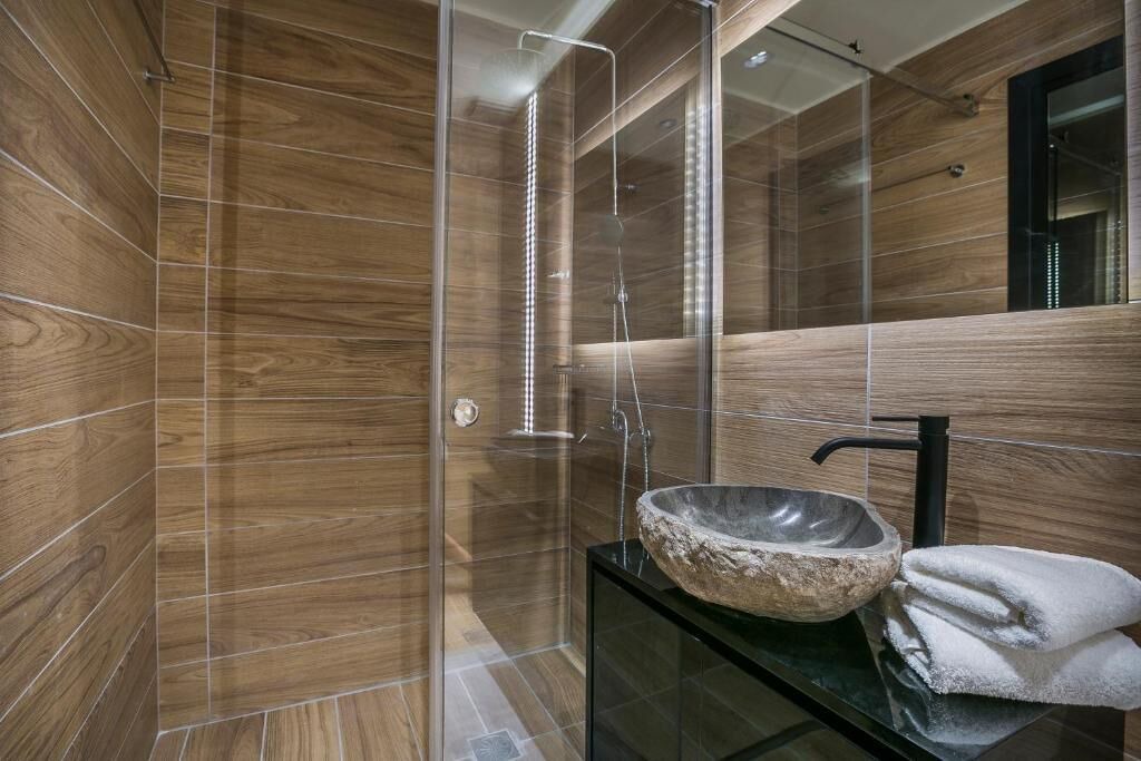 Photo of Bathroom in Plateies