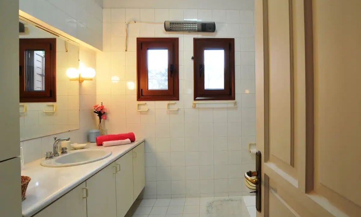Photo of Bathroom in Anavyssos