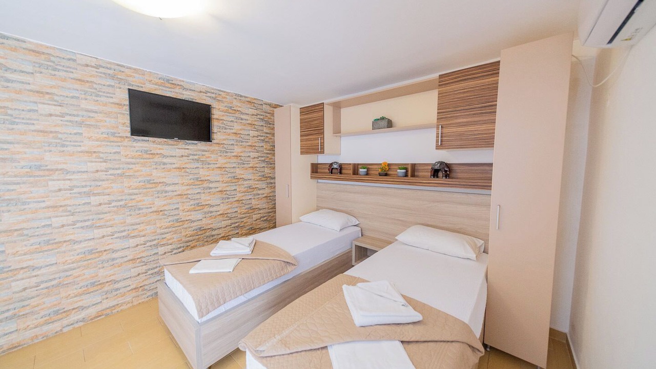 Photo of Bedroom in Maini