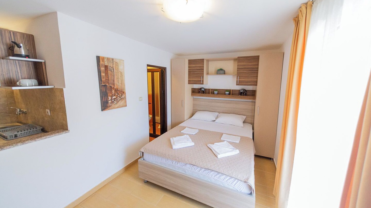 Photo of Bedroom in Maini