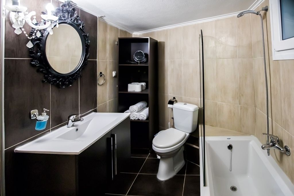 Photo of Bathroom in Drama