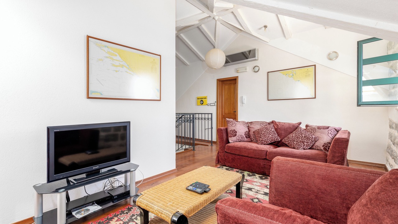 Photo of Livingroom in Rose