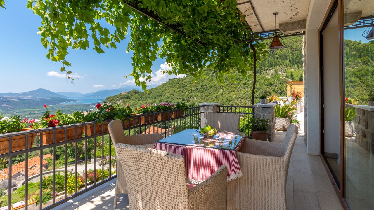 Photo of Patio Balcony in Radanovici