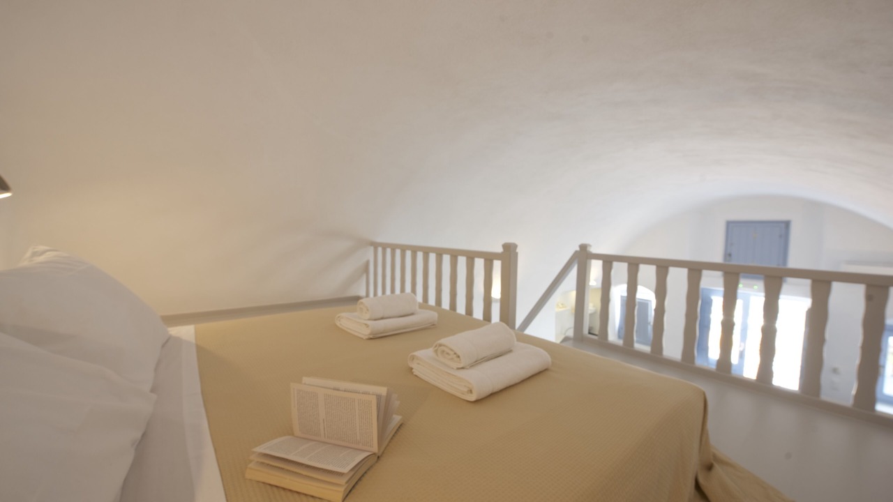 Photo of Bedroom in Oia