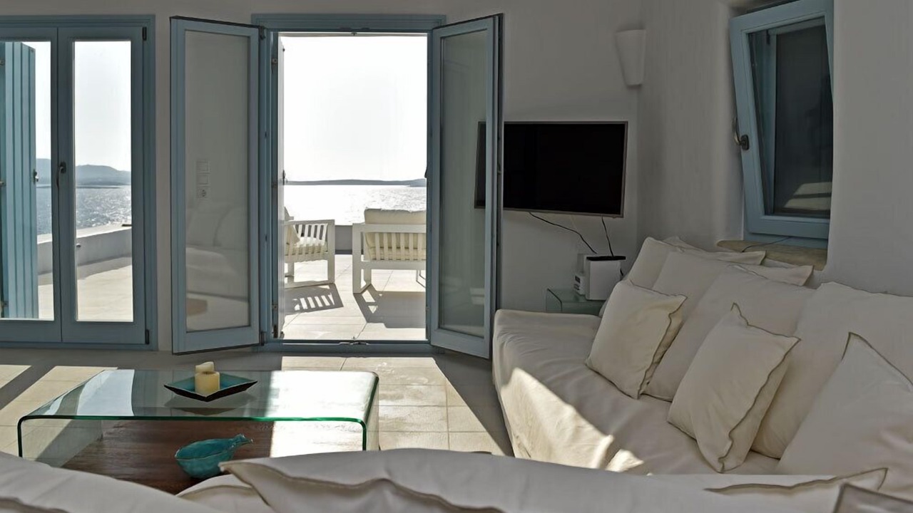 Photo of Livingroom in Nea Cryssi Akti