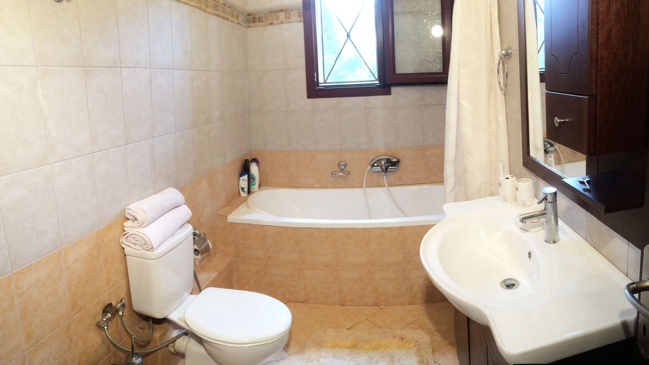 Photo of Bathroom in Koutsoupia
